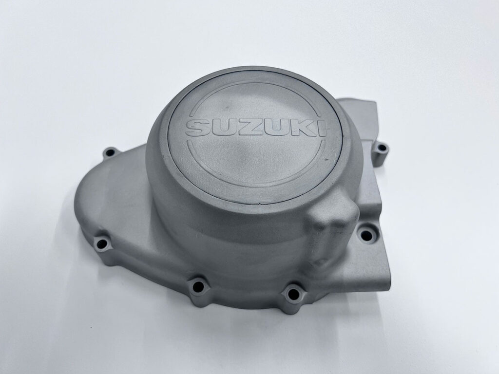 ブラスト処理をしたダイナモカバー