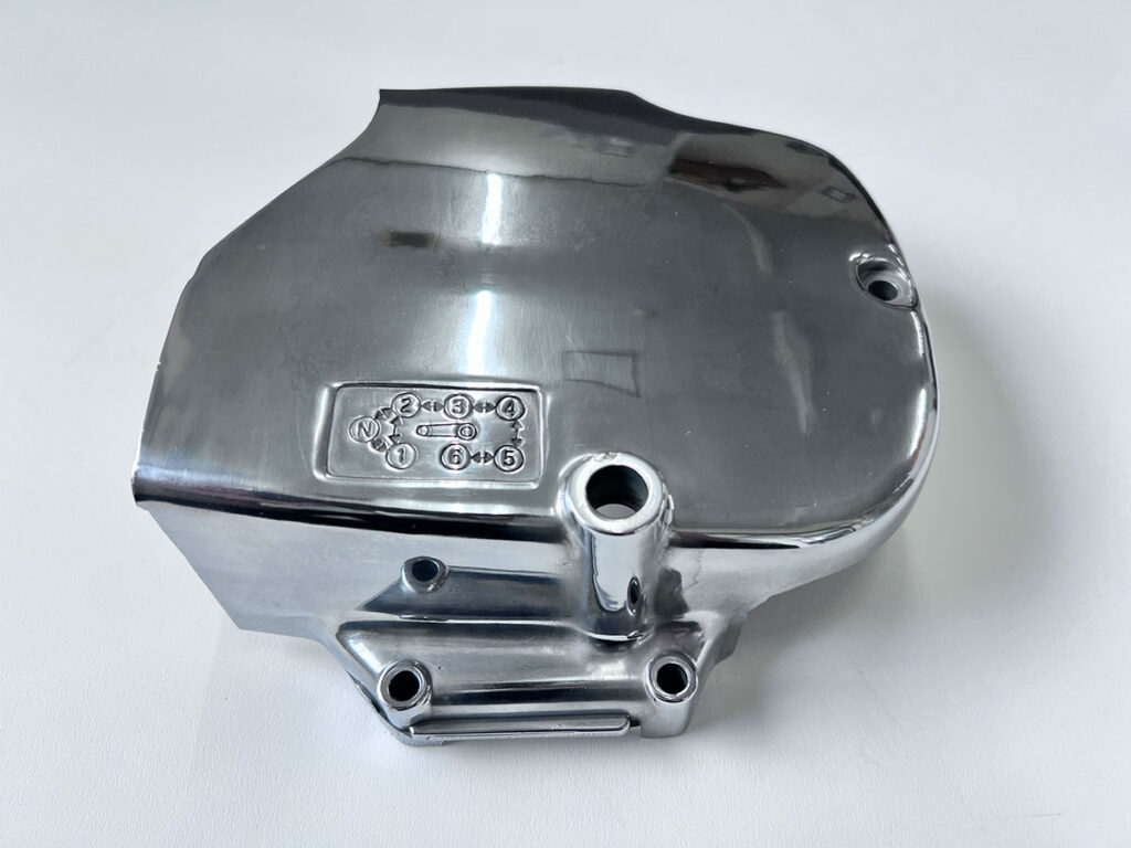 GSX400Eスプロケットカバーのバフ仕上げ