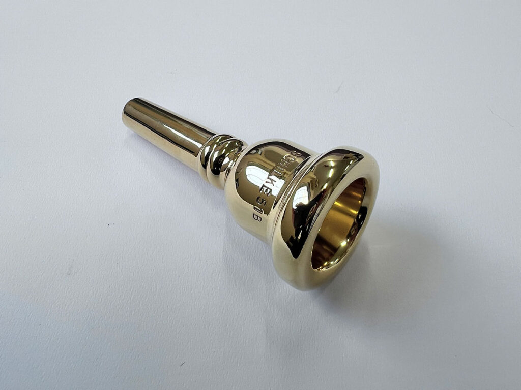 24金メッキ仕上げをしたマウスピース