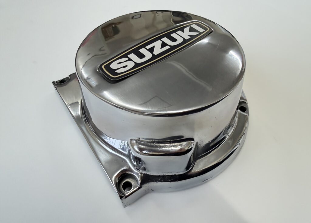 光沢仕上をしたダイナモカバー
