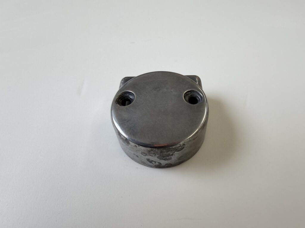 研磨前のGS400カムカバー